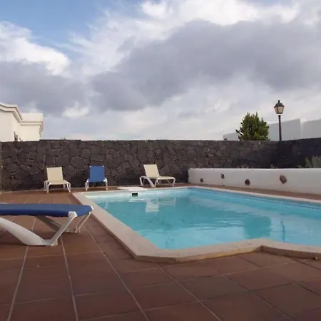 Playa Blanca Sleeps 4 Pool Wifi Villa